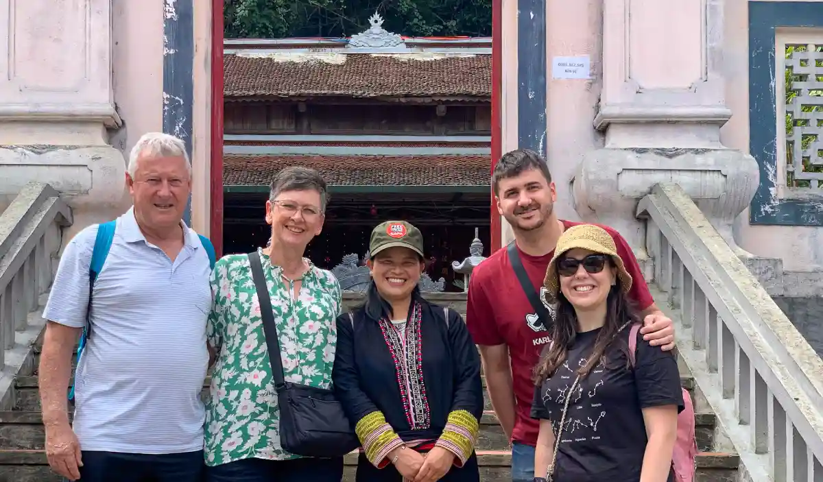 Sapa Town Walk intro experience group with local guide at Mau Son Temple